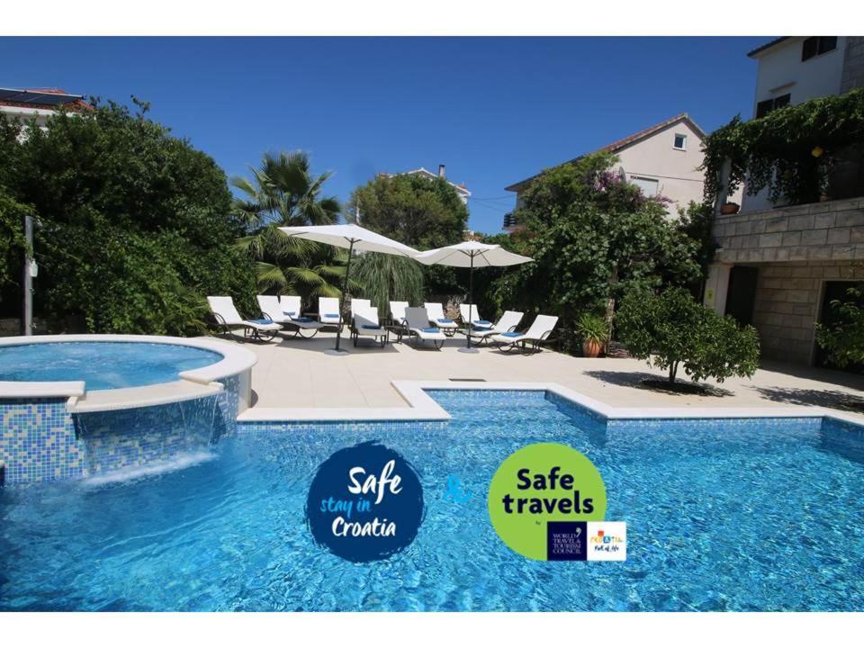 Villa Renipol Adults Only 수티반 외부 사진